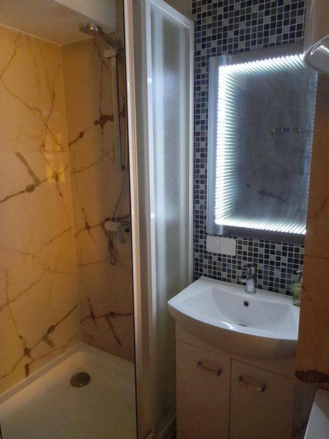 Jacuzzi Apartament Old Town Free Parking Klaipeda Ngoại thất bức ảnh